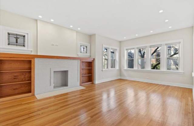 4912 N Washtenaw Avenue