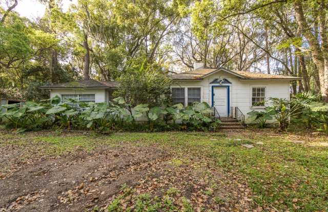 Charming 3 bedroom home in NW Gainesville! - 2717 Northwest 1st Avenue, Gainesville, FL 32607