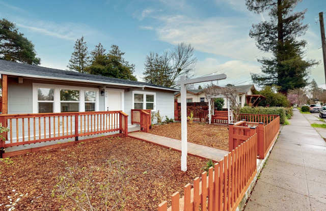 Beautiful 2 Bedroom 1.5 Bathroom Home! Short Distance of SRJC! - 729 McConnell Avenue, Santa Rosa, CA 95404