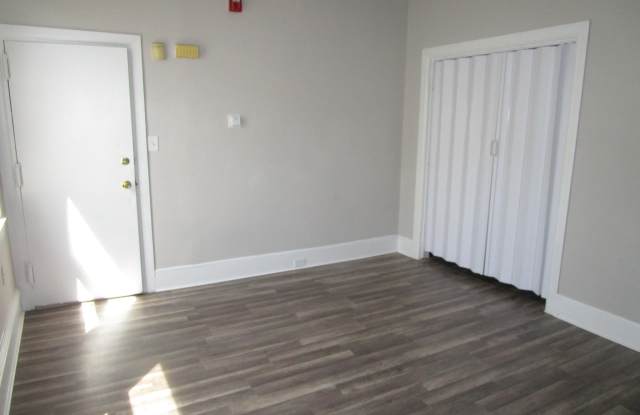 5358 WOODLAND Avenue unit: 2Nd Fl Rear