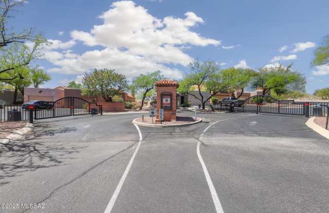 6730 N Calle De Calipso