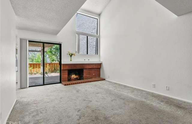 6516 E Camino Vis Unit 1