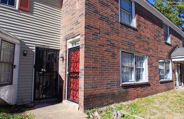 Updated 2 Bedroom 1.5 Bath Townhome