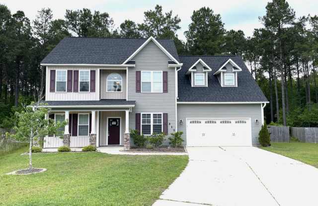 Cul-de-Sac, Spacious, and Comfort in a Prime Coastal Location