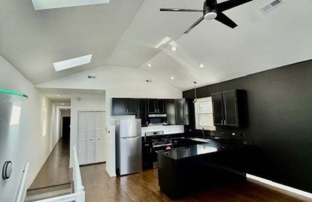 2709 W Congress Parkway