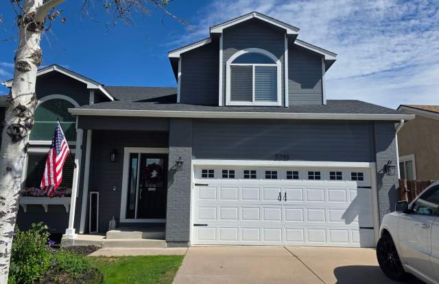 GORGEOUS FULLY FURNISHED 3 Bed 2.25 Bath Home!