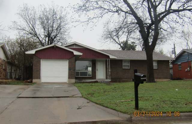 Freshly Painted Home! Pet's Negotiable with Owner Approval! - 5815 Northwest Glenn Avenue, Lawton, OK 73505