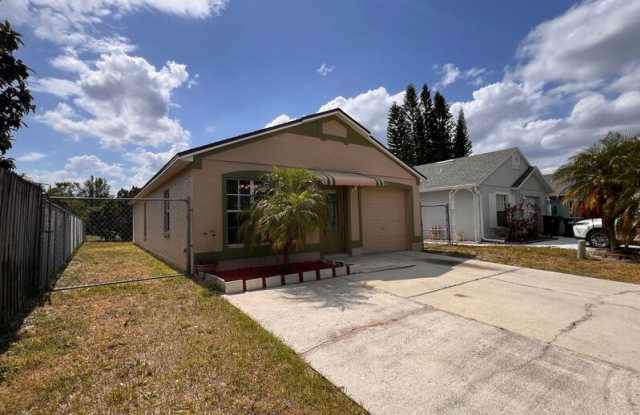 1114 Shoshanna Dr