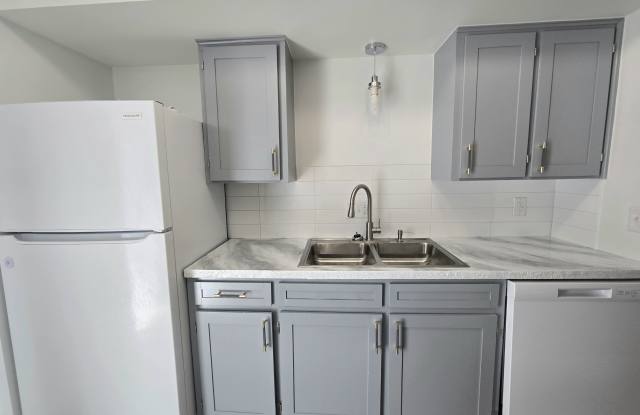 Photo of 1740 Cromwell Dr - 3