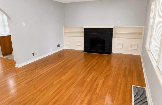 Spacious 2 Bedroom Home w/ Large Yard