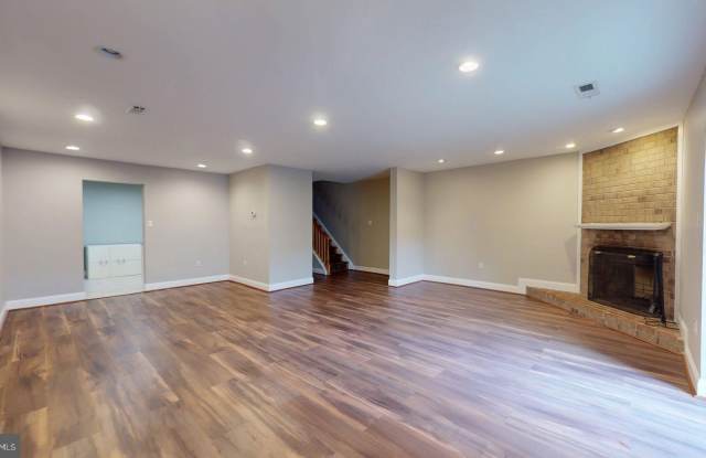 Photo of 951 S ROLFE Street unit: 1