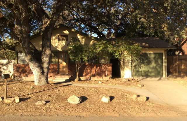 Photo of Cute Downtown House!