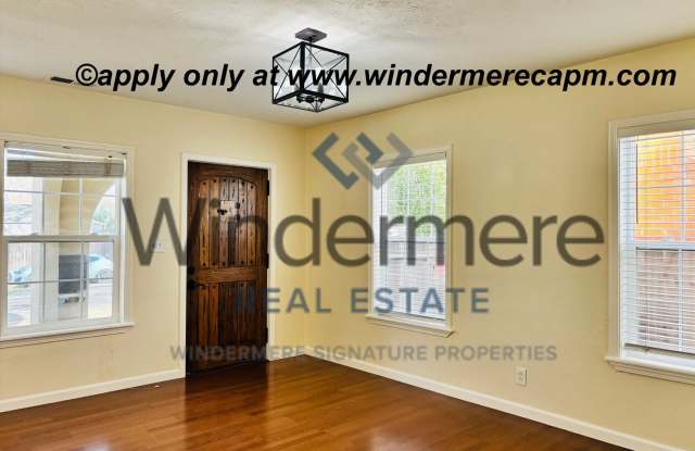 Beautifully Remodeled 2 Bedroom, 2 Bath Duplex on Freeport Blvd.- Now available!