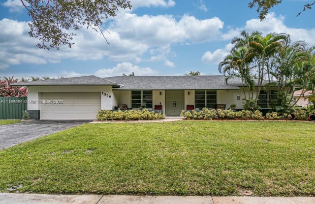 1300 SW 70th Ave - 1300 Southwest 70th Avenue, Plantation, FL 33317