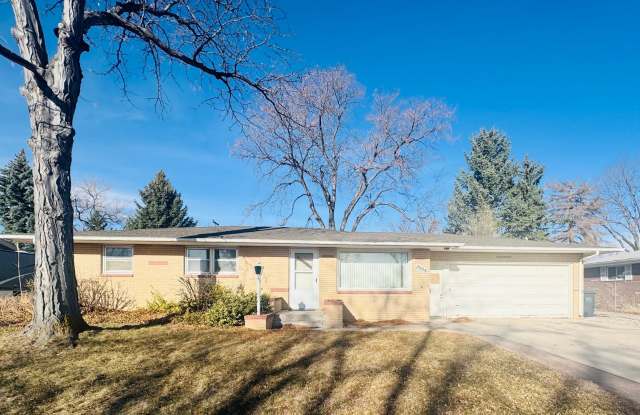 5 bed 2 bath ranch with finished basement in Loveland