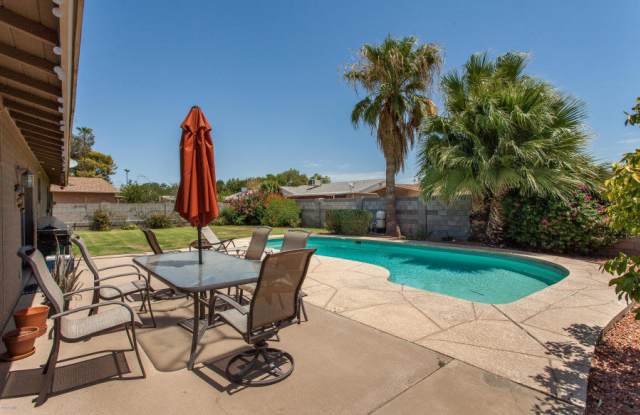 GORGEOUS 4 BEDROOM, 2 BATH TEMPE HOME ON CORNER LOT WITH DIVING POOL! photos photos