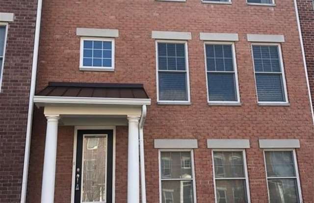 2621 Congress Street