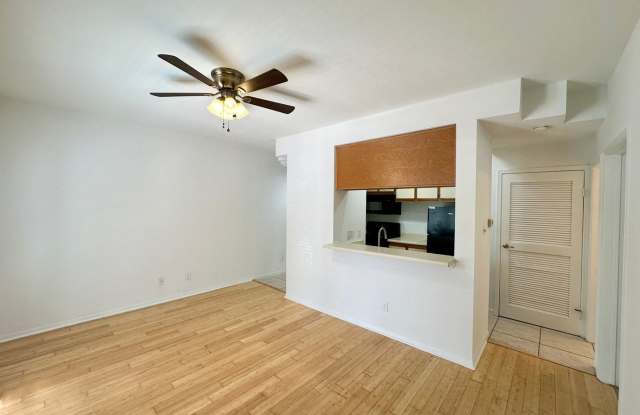 Photo of 1/1 Apartment Walking Distance to UT