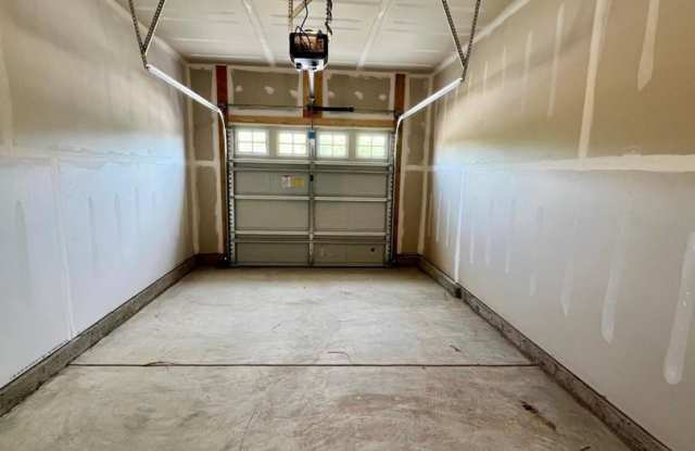 Photo of Room in 3 Bedroom Townhome at Brandon House