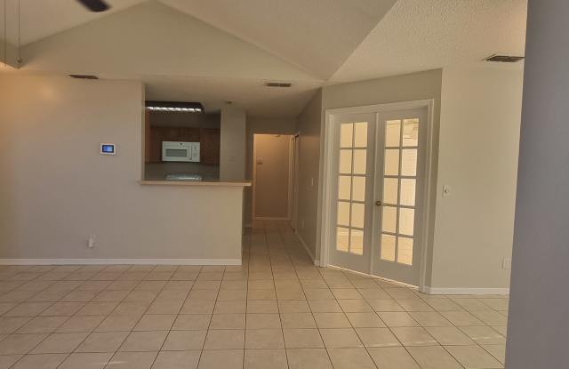 956 Forest Ridge Ct Apt 104