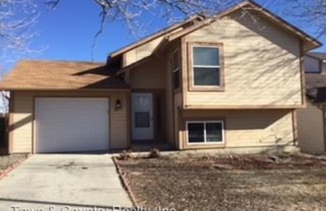 835 Greenbrier - 835 Greenbrier Drive, Colorado Springs, CO 80916