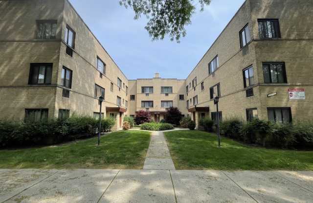 2032 W Jarvis Avenue