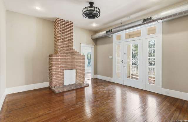 501 W mistletoe avenue