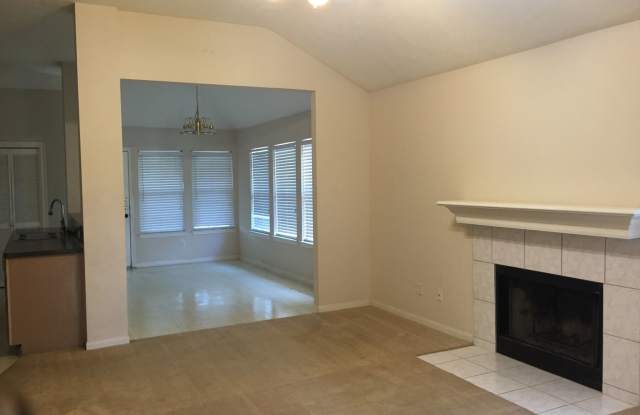 3/2 House With Fence Yard!