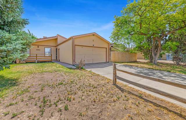 Cozy, Remodeled Gem with Spacious Backyard – Your Perfect Rental Home!