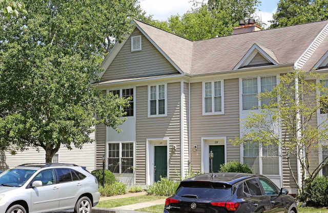 Light-Filled End-Unit Townhome in Forest Lakes North