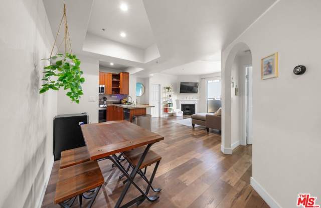 Photo of 620 S Gramercy Pl unit: 228