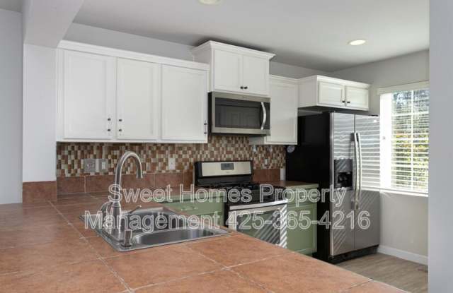 1449 32nd Place Northeast