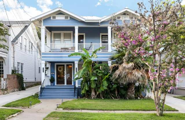 141 E Woodlawn Ave