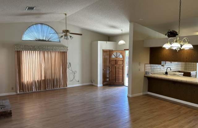 5232 West Iris Court