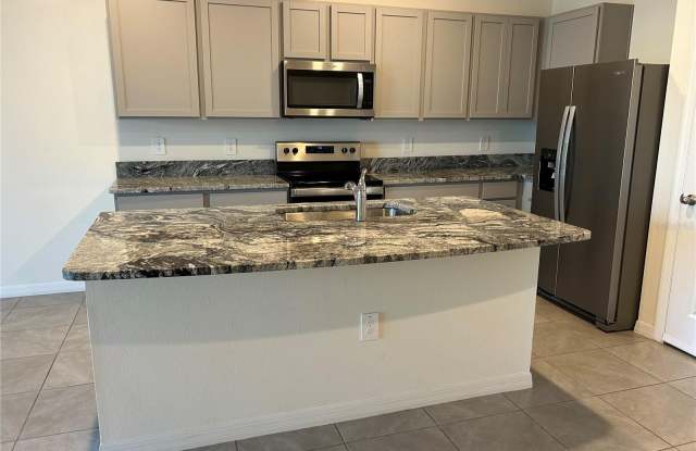 17575 CRESCENT MOON LOOP