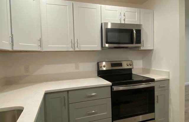 Photo of Nicely renovated 2 bedroom unit near the Green Line.