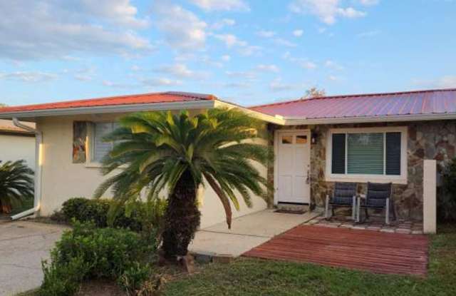 Photo of Lynn Haven 3BR/2Bath Duplex