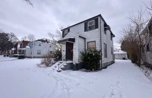 Charming 3-Bedroom Property in Prime Location