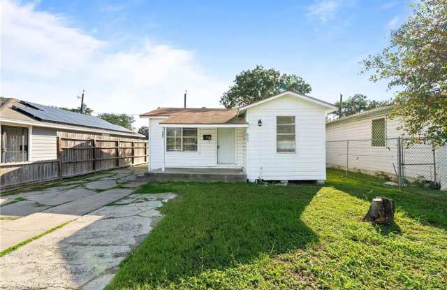 Photo of TWO BEDROOM ONE BATH UP FRONT WITH BACK APARTMENT