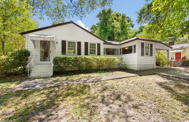 316 Border Drive West