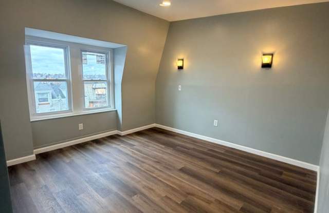 Beautifully remodeled 5/6 bedroom townhouse