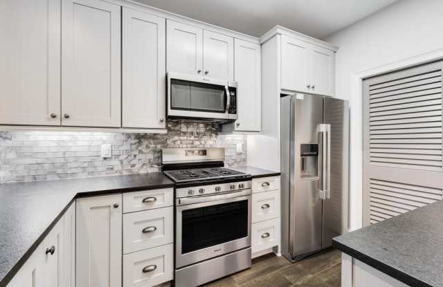 240 Renaissance Parkway NE