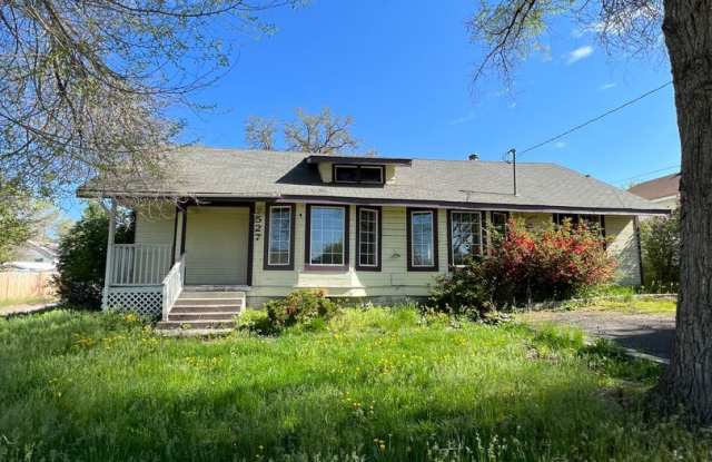 4 Bedroom, 2 Bathroom Home - Located near Oregon Tech and Sky Lakes!