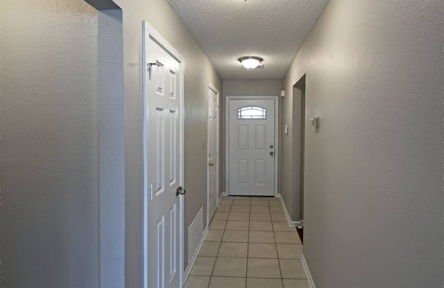 3 Bedroom, 2 Bath Near Whitten and Dexter