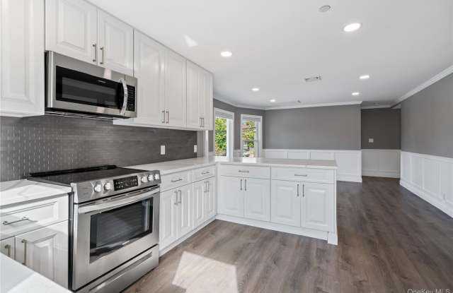 7 Pulaski Road unit: 3