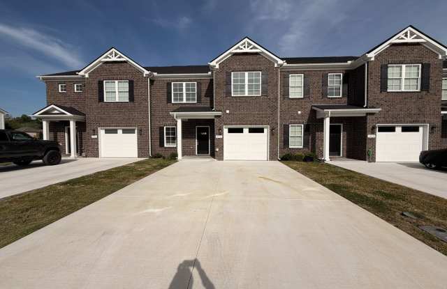 4 Bed 3 Bath Townhome Near The Heart Of Shelbyville