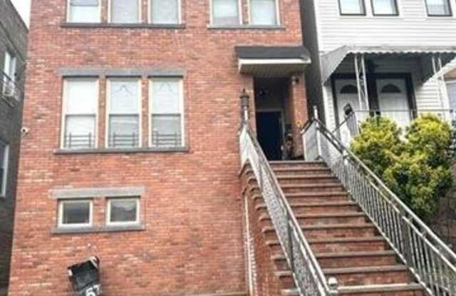 572 LIBERTY AVE