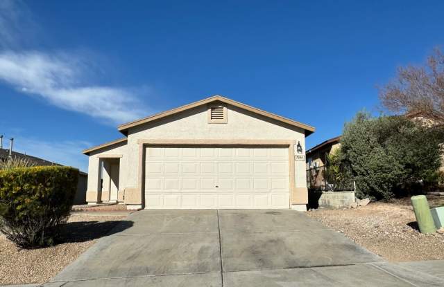 Southwest - 3 bedroom, 2 bath house with a den! (Cardinal and Valencia) - 7386 South Nevil Drive, Drexel Heights, AZ 85746