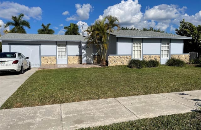 8421 SW 129 AV - 8421 SW 129th Ave, Kendale Lakes, FL 33183