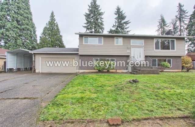 Newly Remodeled 5 Bed, 2 Bath Home with RV/Boat Parking in Oregon City